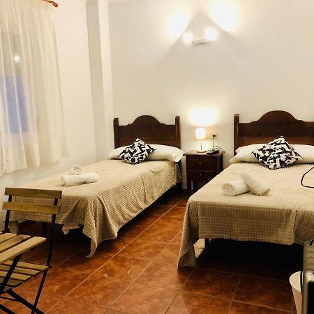 Low Cost Rooms Malaga River Exteriör bild