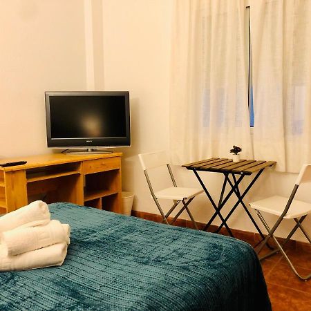 Low Cost Rooms Malaga River Exteriör bild