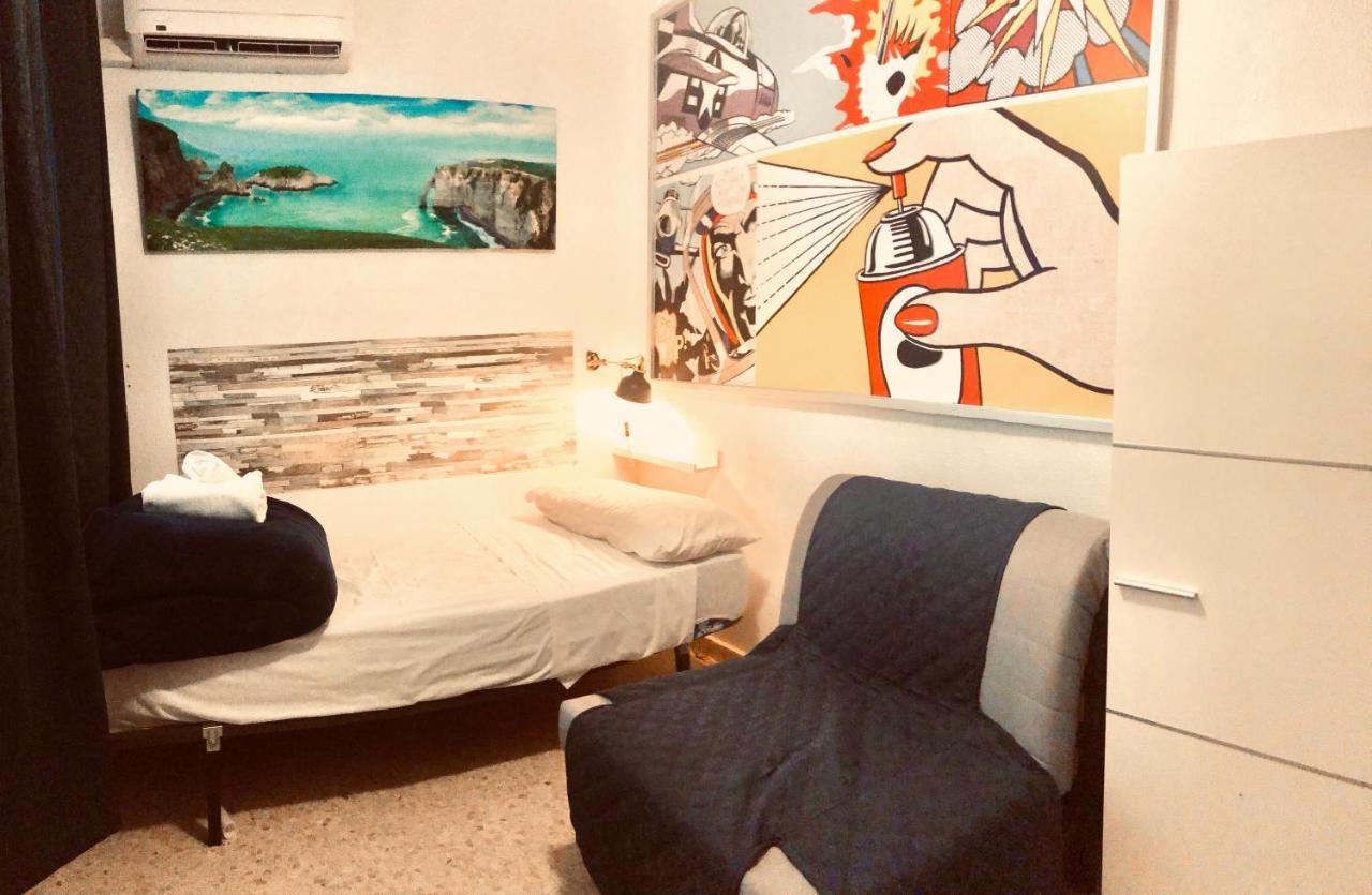 Low Cost Rooms Malaga River Exteriör bild