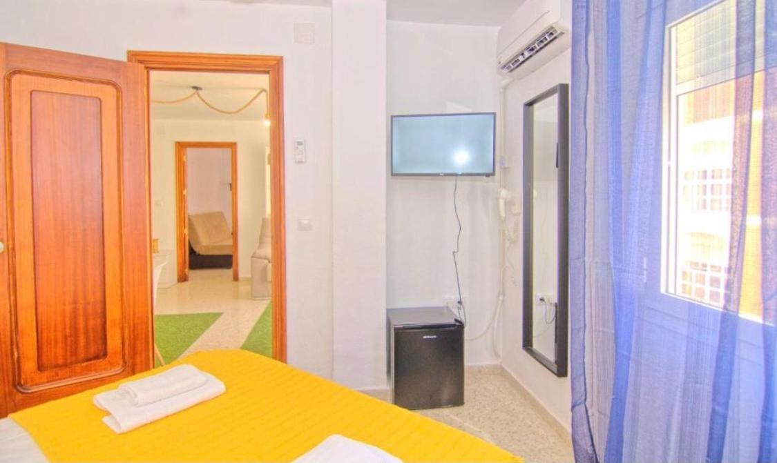 Low Cost Rooms Malaga River Exteriör bild