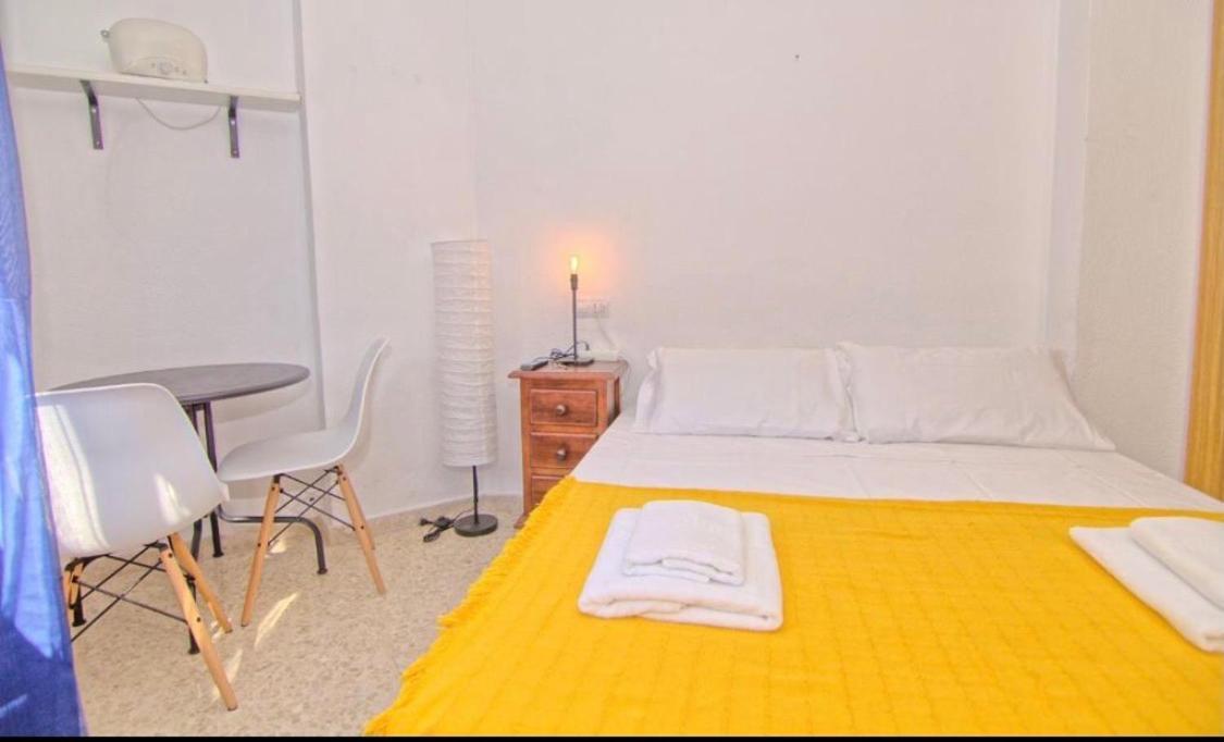 Low Cost Rooms Malaga River Exteriör bild