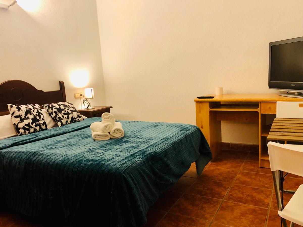 Low Cost Rooms Malaga River Exteriör bild