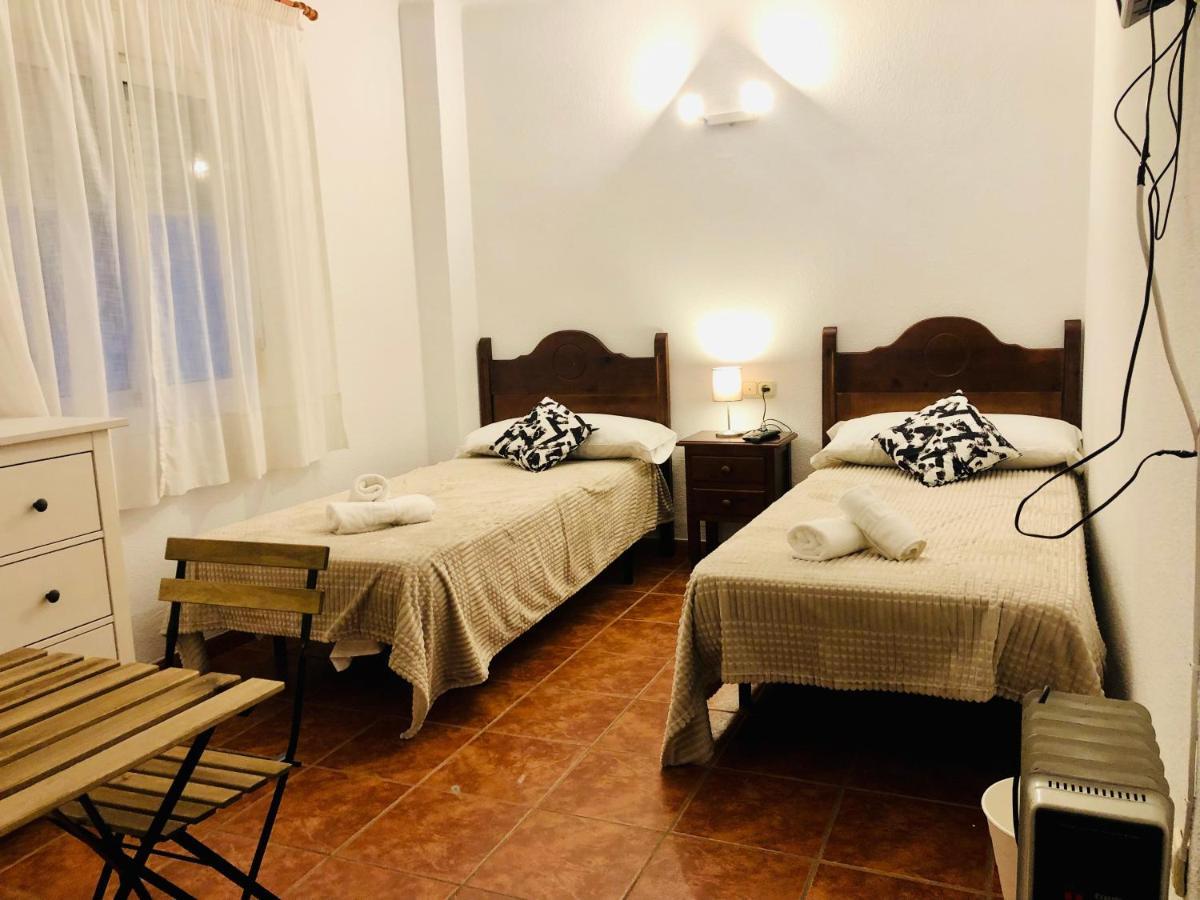 Low Cost Rooms Malaga River Exteriör bild