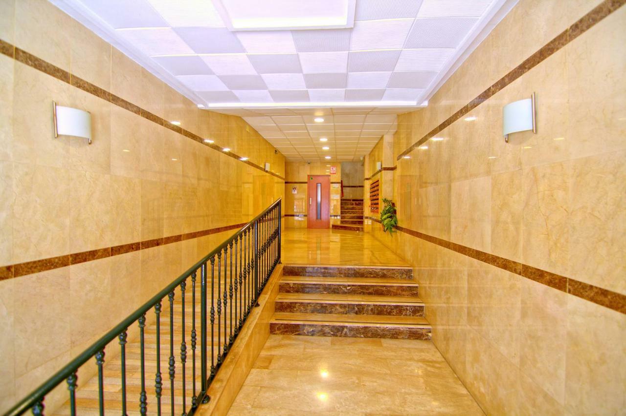 Low Cost Rooms Malaga River Exteriör bild