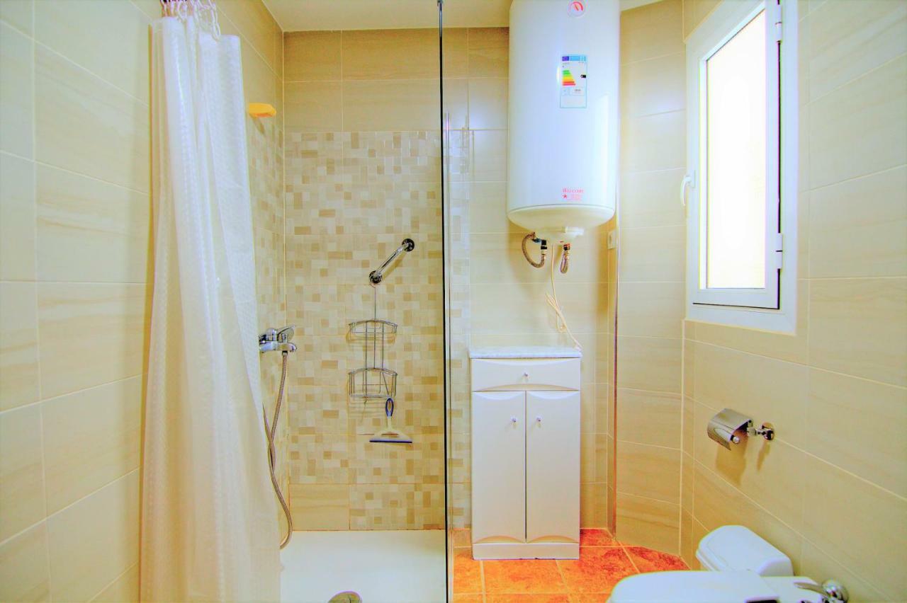 Low Cost Rooms Malaga River Exteriör bild