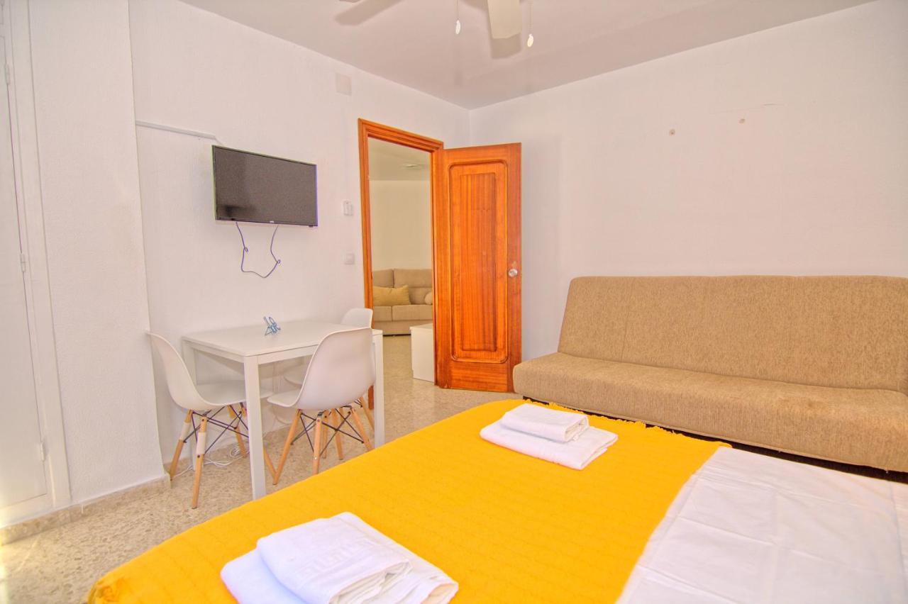 Low Cost Rooms Malaga River Exteriör bild