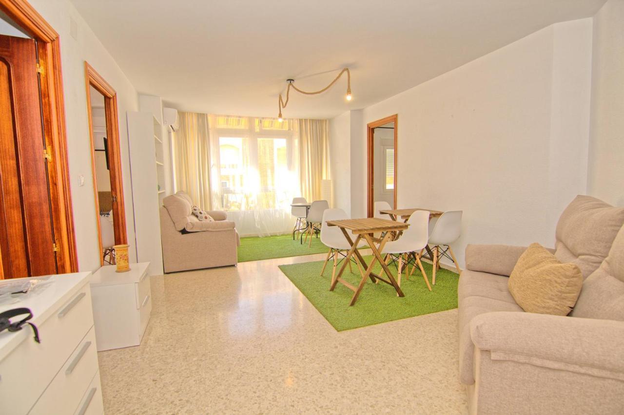 Low Cost Rooms Malaga River Exteriör bild