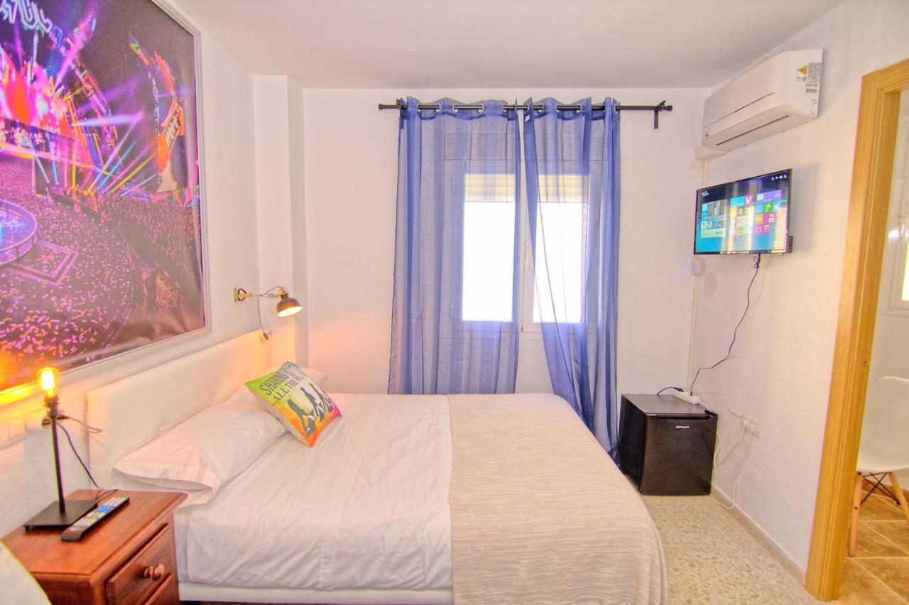 Low Cost Rooms Malaga River Exteriör bild