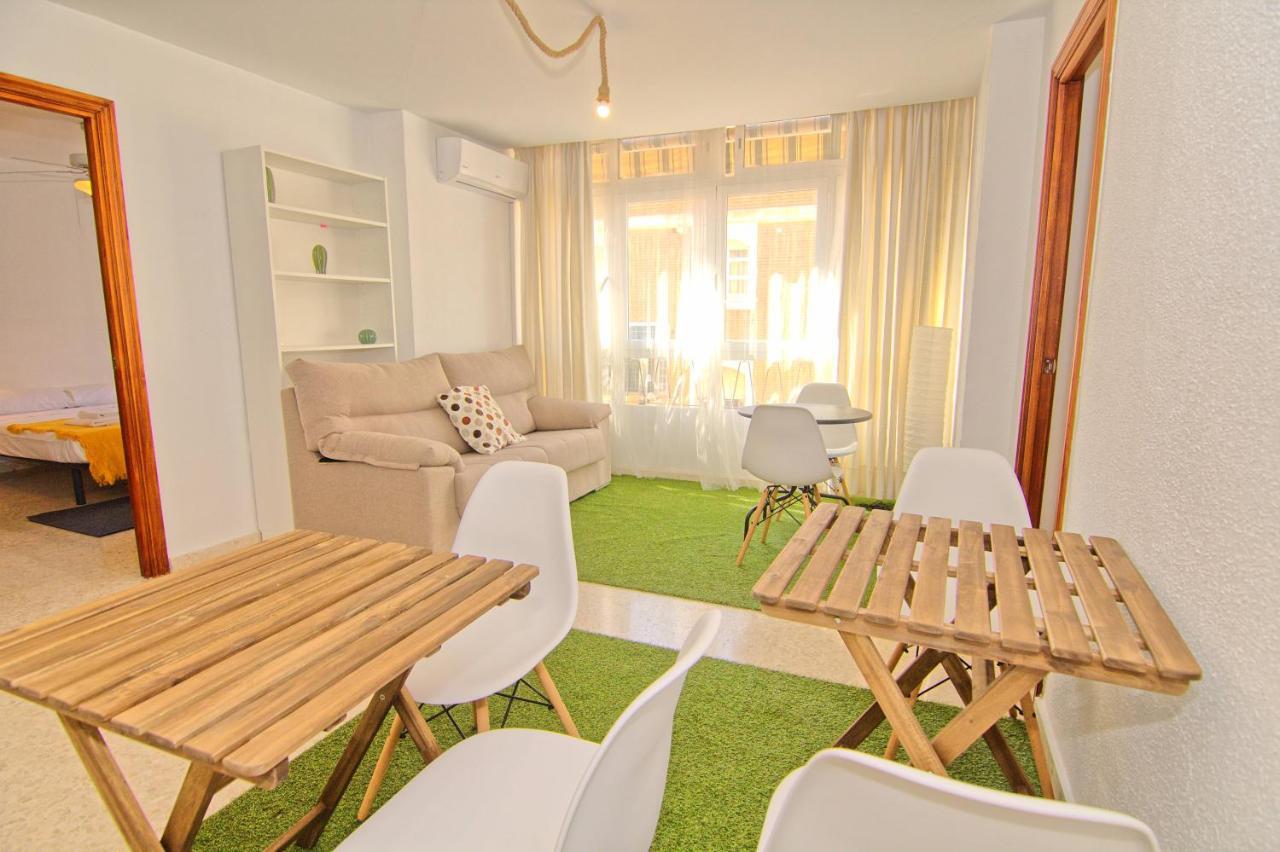 Low Cost Rooms Malaga River Exteriör bild