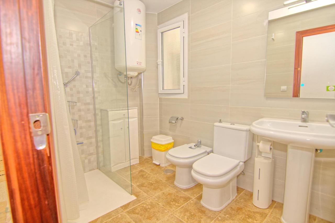 Low Cost Rooms Malaga River Exteriör bild