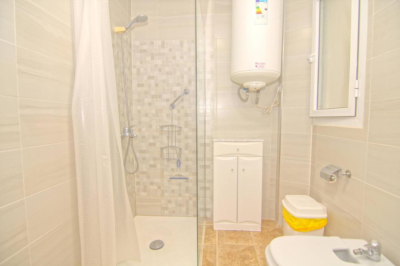 Low Cost Rooms Malaga River Exteriör bild