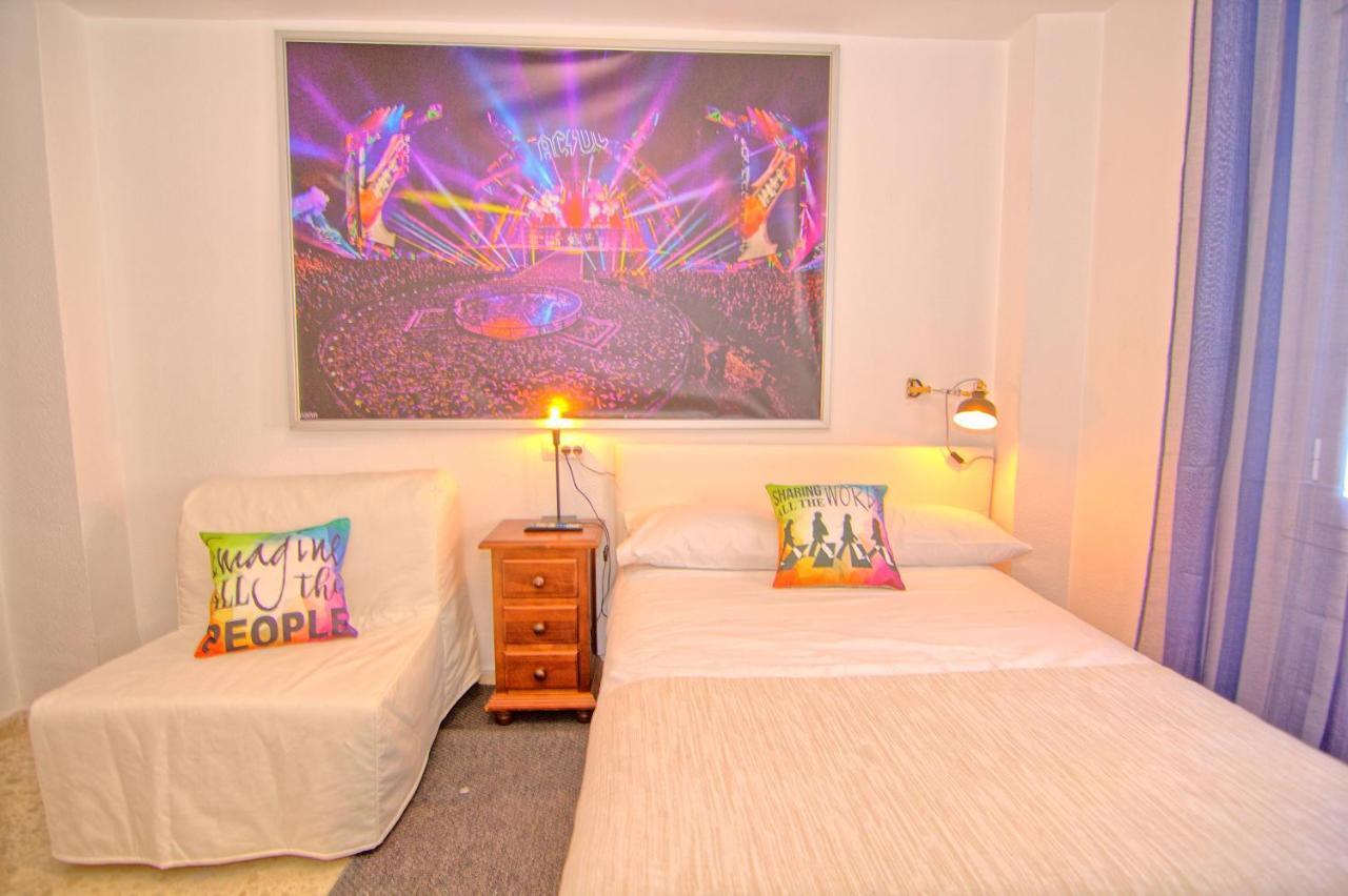 Low Cost Rooms Malaga River Exteriör bild