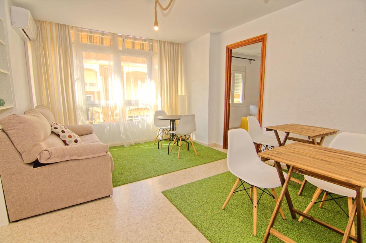 Low Cost Rooms Malaga River Exteriör bild